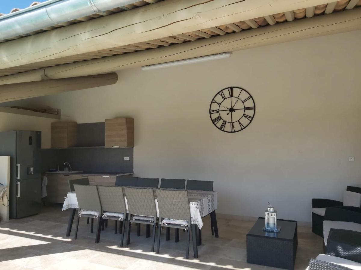 Studio Au Calme Avec Piscine Et Toutes Les Commodites Necessaires Le Thor Exterior foto