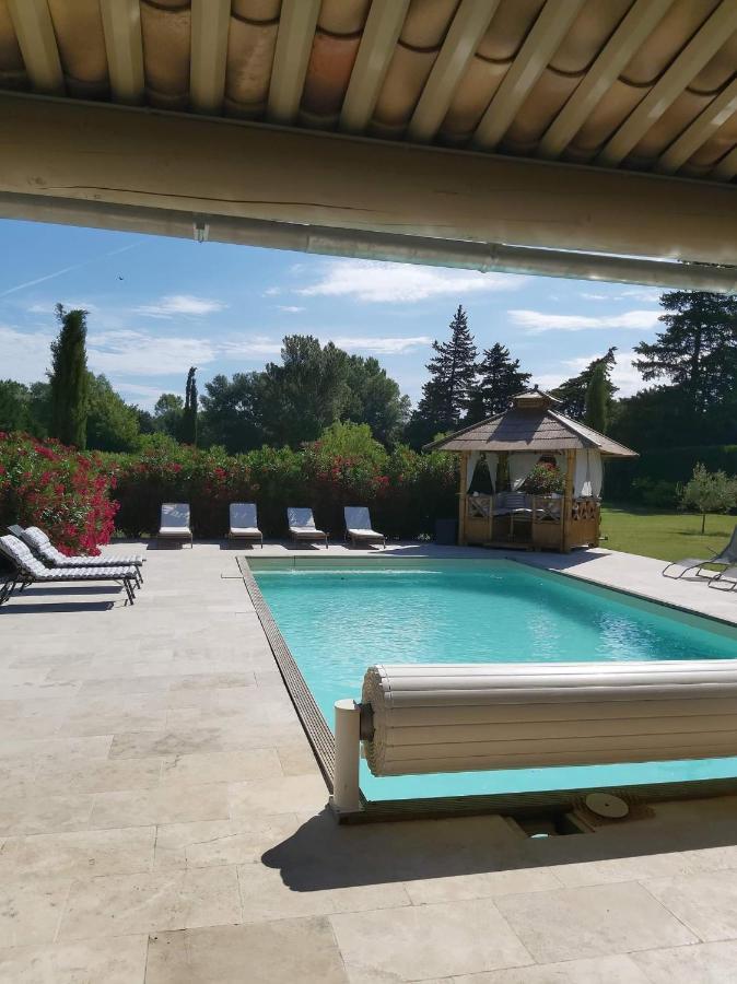Studio Au Calme Avec Piscine Et Toutes Les Commodites Necessaires Le Thor Exterior foto
